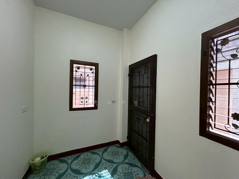 บ้านเดี่ยว หลังมุมเพิ่งรีโนเวทเจ้าของซื้อมาไม่ถึงปี !!ขายบ้านเดี่ยวไม่มีค่าส่วนกลาง เดินทางสะดวก, ชลบุรี, สุรศักดิ์, ศรีราชา, ชลบุรี, 100 ตร.ม., บ้านเดี่ยว ขาย, โดย คุณหมู, 60056491 - DDproperty.com