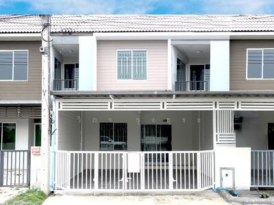 ขาย - ขายราคาพิเศษ ทาวน์เฮ้าส์ 2 ชั้น ม.อารียา เดอะคัลเลอร์ส 20.3 ตร.ว. 3นอน 2น้ำ บ้านสวย ทำเลดี ถนนเมน, นนทบุรี