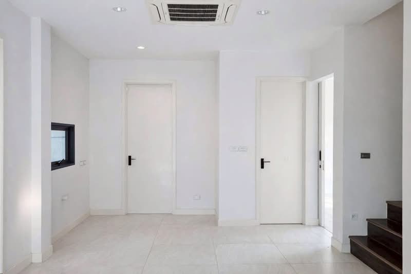 The Sonne Srinakarin-Bangna, Bangkok, Soi Chumchon Mahat Thai 3, Bangna-Trad Road, Dok Mai, Prawet, Bangkok, 4 Bedrooms, 245 sqm, Single Detached House For Sale, by Supajee Wattanarom, 60057616 - DDproperty.com