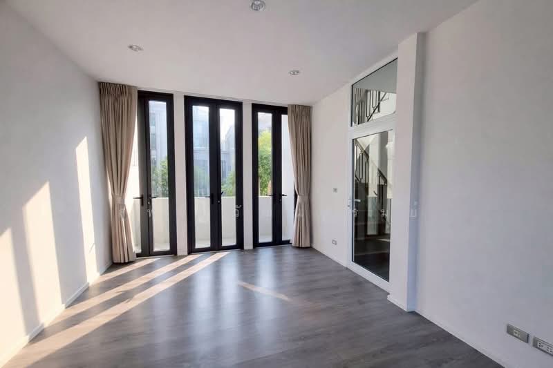 The Sonne Srinakarin-Bangna, Bangkok, Soi Chumchon Mahat Thai 3, Bangna-Trad Road, Dok Mai, Prawet, Bangkok, 4 Bedrooms, 245 sqm, Single Detached House For Sale, by Supajee Wattanarom, 60057616 - DDproperty.com