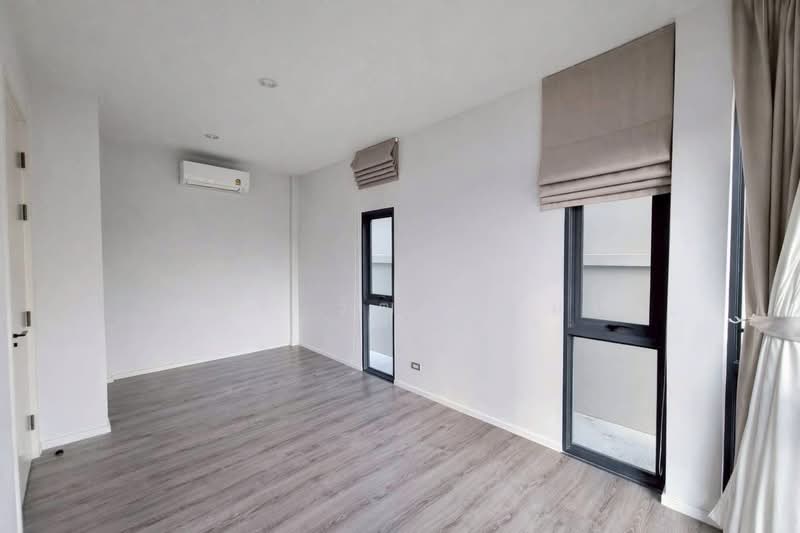 The Sonne Srinakarin-Bangna, Bangkok, Soi Chumchon Mahat Thai 3, Bangna-Trad Road, Dok Mai, Prawet, Bangkok, 4 Bedrooms, 245 sqm, Single Detached House For Sale, by Supajee Wattanarom, 60057616 - DDproperty.com