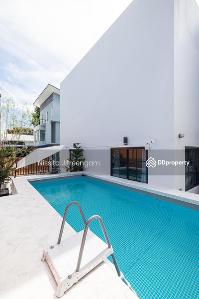 ขาย - บ้านเดียวพร้อมสระ ใจกลางเมือง ห้วยขวาง 5 ห้องนอน 3 ห้องน้ำ, กรุงเทพ