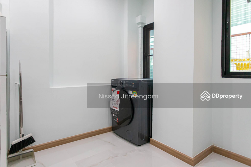 ขาย - บ้านเดียวพร้อมสระ ใจกลางเมือง ห้วยขวาง 5 ห้องนอน 3 ห้องน้ำ, กรุงเทพ