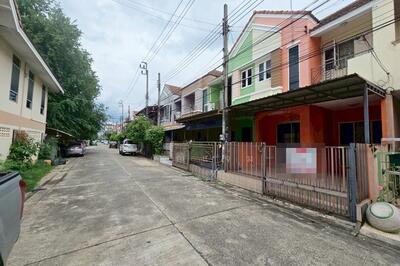 ขาย - ขายทาวน์เฮ้าส์ 2 ชั้น ม.อรุณวรรณ 2 สุขาภิบาล 5 ใกล้ตลาดวงศกร พร้อมอยู่ ต่อเติมครบ, กรุงเทพ