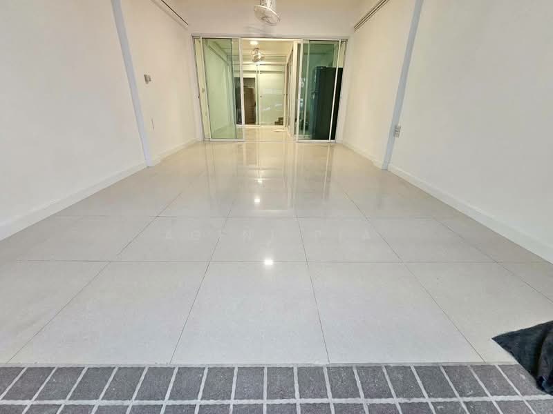 For Rent - Newly Renovated Commercial Building for Rent — Just 100 Meters from BTS Bang Chak (SPSP615), Bangkok