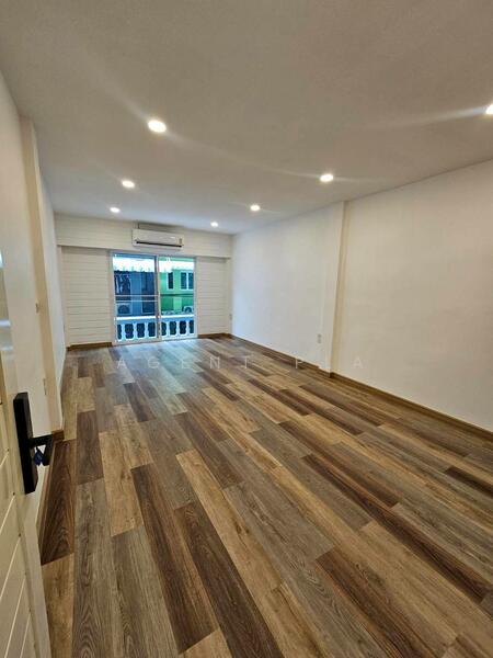 For Rent - Newly Renovated Commercial Building for Rent — Just 100 Meters from BTS Bang Chak (SPSP615), Bangkok