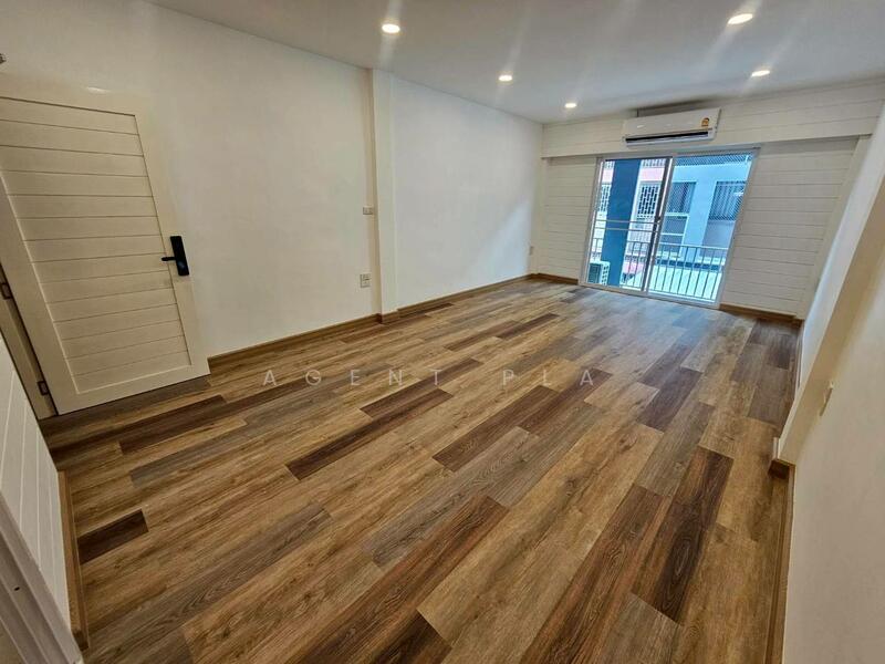 For Rent - Newly Renovated Commercial Building for Rent — Just 100 Meters from BTS Bang Chak (SPSP615), Bangkok