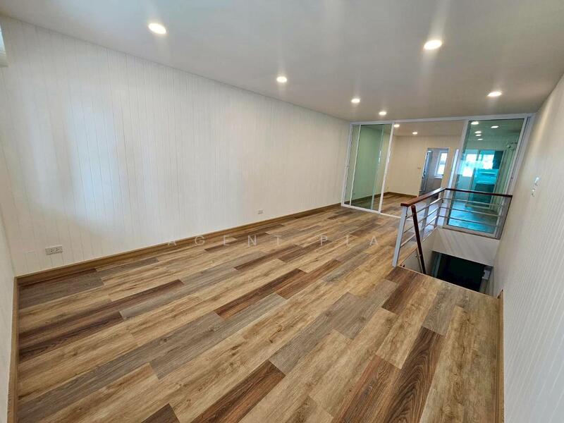 For Rent - Newly Renovated Commercial Building for Rent — Just 100 Meters from BTS Bang Chak (SPSP615), Bangkok