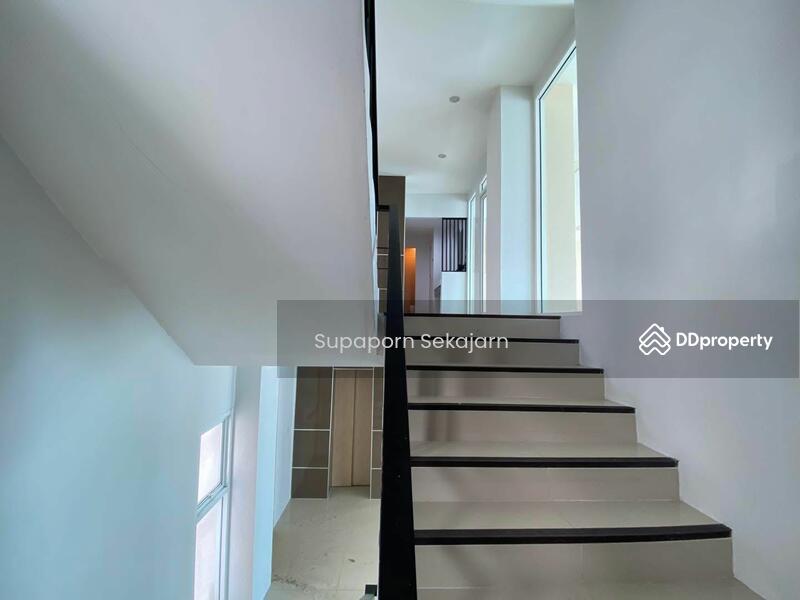 ให้เช่า - อาคารสำนักงาน 5 ชั้น พร้อมลิฟต์ + ที่จอดรถ ซอยรัตนาธิเบศร์ 32, นนทบุรี