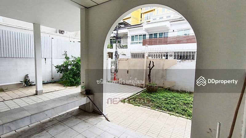 For Sale - Land 71 sqw. For Sale with a House in Yenakard-Rama 4 area, Bangkok