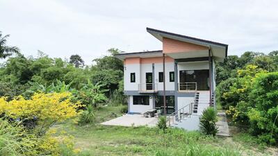 ขาย - ขายที่ดินพร้อมบ้าน บรรยากาศร่มรื่น ใกล้ถนนใหญ่ถนนทางหลวงหมายเลข 7 เพียง 900 เมตร, ชลบุรี