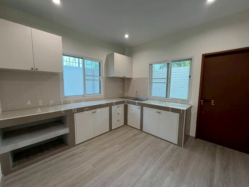 บ้านเดี่ยว 2 ชั้นมินิมอลโมเดิร์น รีโนเวทใหม่, Bangkok, Khlong Tan Nua, Watthana, Bangkok, 4 Bedrooms, 400 sqm, Single Detached House For Sale, by Aspire Real Estate Agency Co., Ltd., 60063117 - DDproperty.com