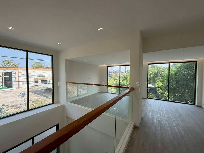 บ้านเดี่ยว 2 ชั้นมินิมอลโมเดิร์น รีโนเวทใหม่, Bangkok, Khlong Tan Nua, Watthana, Bangkok, 4 Bedrooms, 400 sqm, Single Detached House For Sale, by Aspire Real Estate Agency Co., Ltd., 60063117 - DDproperty.com