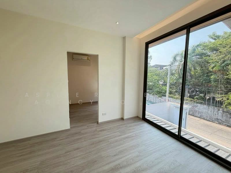 บ้านเดี่ยว 2 ชั้นมินิมอลโมเดิร์น รีโนเวทใหม่, Bangkok, Khlong Tan Nua, Watthana, Bangkok, 4 Bedrooms, 400 sqm, Single Detached House For Sale, by Aspire Real Estate Agency Co., Ltd., 60063117 - DDproperty.com