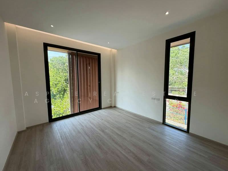 บ้านเดี่ยว 2 ชั้นมินิมอลโมเดิร์น รีโนเวทใหม่, Bangkok, Khlong Tan Nua, Watthana, Bangkok, 4 Bedrooms, 400 sqm, Single Detached House For Sale, by Aspire Real Estate Agency Co., Ltd., 60063117 - DDproperty.com