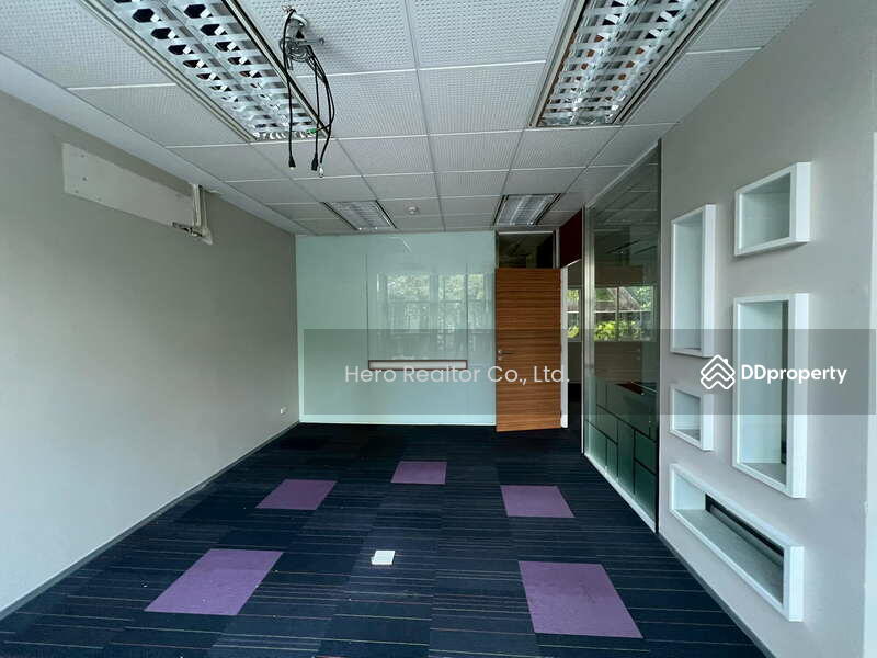 For Rent - Bangkok Office Retail Showroom Sukhumvit Watthana BTS Ekkamai BRE24067, Bangkok
