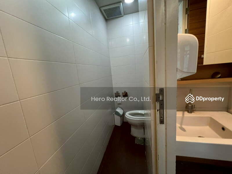 For Rent - Bangkok Office Retail Showroom Sukhumvit Watthana BTS Ekkamai BRE24067, Bangkok