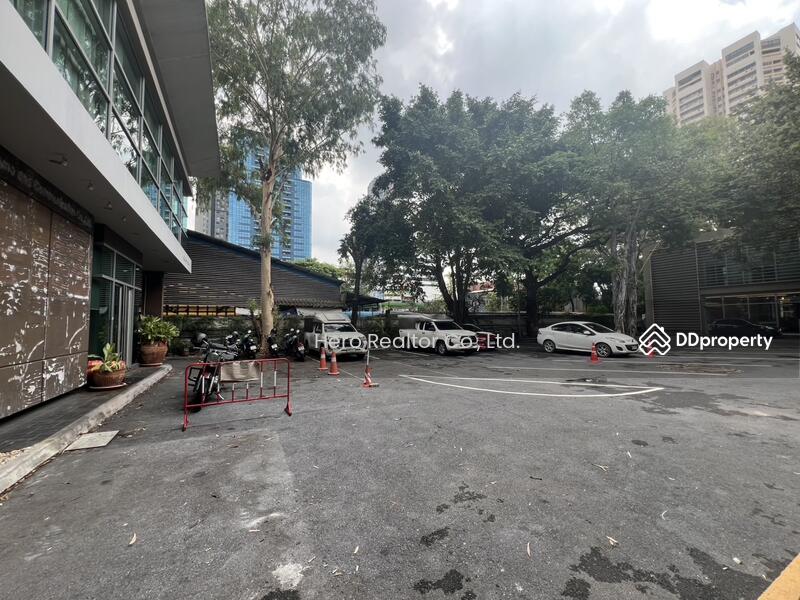 For Rent - Bangkok Office Retail Showroom Sukhumvit Watthana BTS Ekkamai BRE24067, Bangkok