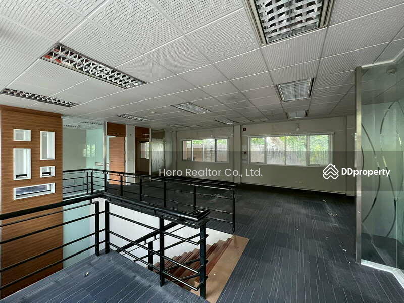 For Rent - Bangkok Office Retail Showroom Sukhumvit Watthana BTS Ekkamai BRE24067, Bangkok