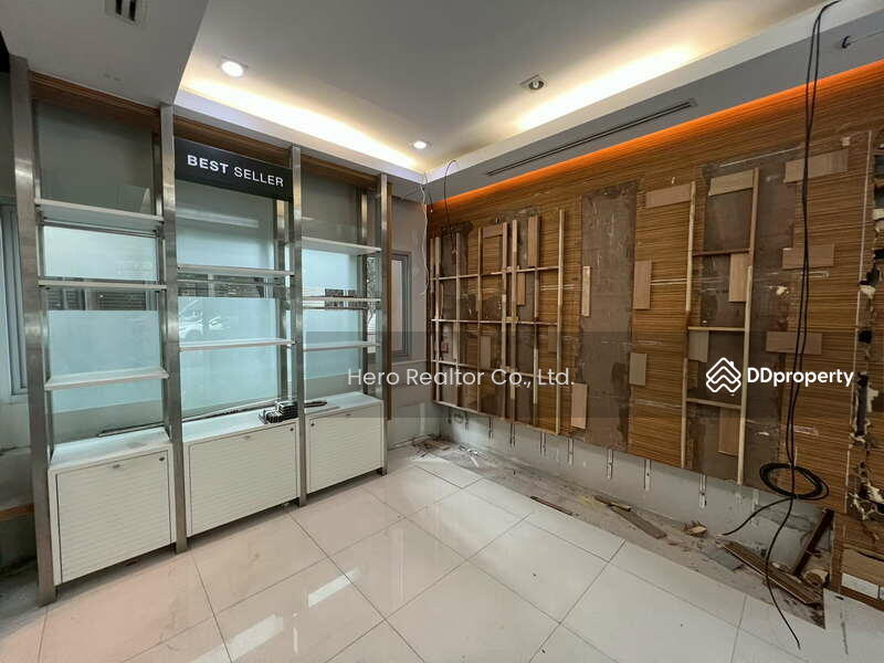 For Rent - Bangkok Office Retail Showroom Sukhumvit Watthana BTS Ekkamai BRE24067, Bangkok