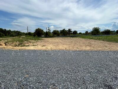 ขาย - ขายที่ดินเปล่า 150 ตารางวา ต.สระกะเทียม อ.เมือง จ.นครปฐม ที่ดินไม่ถึงล้าน คุ้มค่า เก็บทำกำไรได้ !, นครปฐม