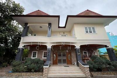 ขาย - (Office A) ขายบ้านเดี่ยวพร้อมที่ดิน ใกล้บางแสน ทำเลดี เดินทางสะดวก พร้อมเฟอร์นิเจอร์, ชลบุรี