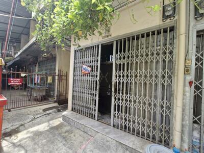 ขาย - อาคารพาณิชย์ 3 ชั้น ห้องหัวมุม 11 ตารางวา ซอยสหมิตร ถนนมหาพฤฒาราม ราคาถูกสุดในย่านนี้, กรุงเทพ