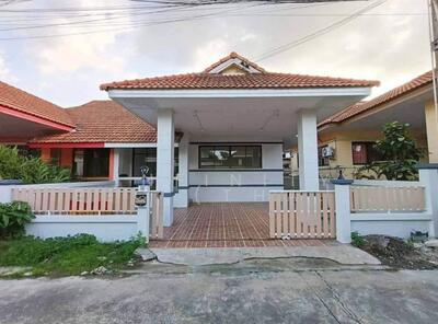 ขาย - (Office P) ขายบ้านเดี่ยวรีโนเวทใหม่ ทำเลดี เข้าออกได้หลายเส้นทาง น้ำไม่ท่วม หมู่บ้านศรีราชาเลคไซด์, ชลบุรี