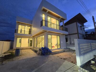 ขาย - ขายบ้านเดี่ยว Pool Villa สวยสร้างใหม่ ใกล้หาดชะอำ 50ตรว., เพชรบุรี