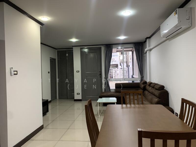 For Rent - ให้เช่า ทาวน์โฮม รีโนเวทใหม่ 3 ชั้น 4 ห้องนอน 4 ห้องน้ำติดกับโรงเรียนนานาชาติ รีเจ้นทฺ์ และ SISB, Bangkok