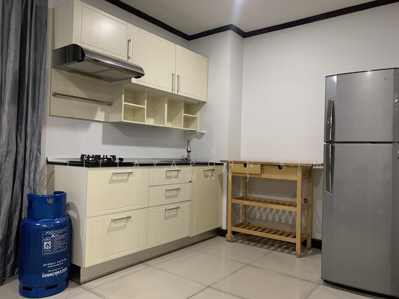 For Rent - ให้เช่า ทาวน์โฮม รีโนเวทใหม่ 3 ชั้น 4 ห้องนอน 4 ห้องน้ำติดกับโรงเรียนนานาชาติ รีเจ้นทฺ์ และ SISB, Bangkok