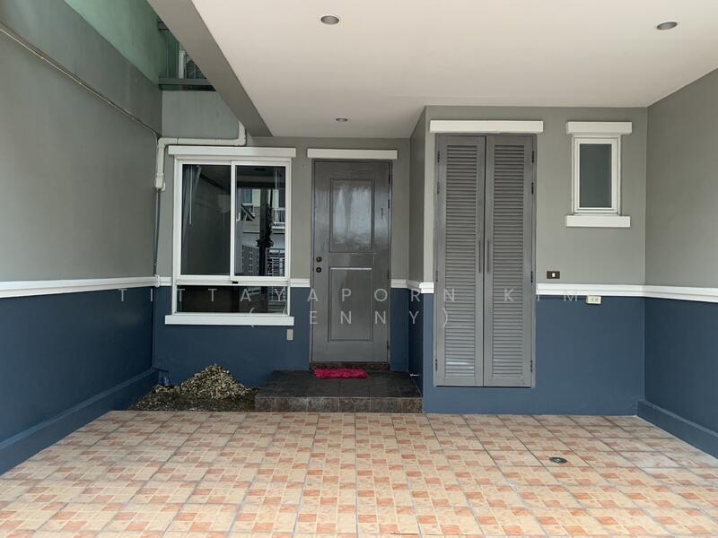 For Rent - ให้เช่า ทาวน์โฮม รีโนเวทใหม่ 3 ชั้น 4 ห้องนอน 4 ห้องน้ำติดกับโรงเรียนนานาชาติ รีเจ้นทฺ์ และ SISB, Bangkok