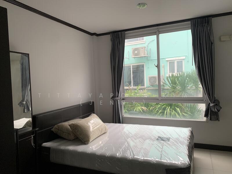 For Rent - ให้เช่า ทาวน์โฮม รีโนเวทใหม่ 3 ชั้น 4 ห้องนอน 4 ห้องน้ำติดกับโรงเรียนนานาชาติ รีเจ้นทฺ์ และ SISB, Bangkok