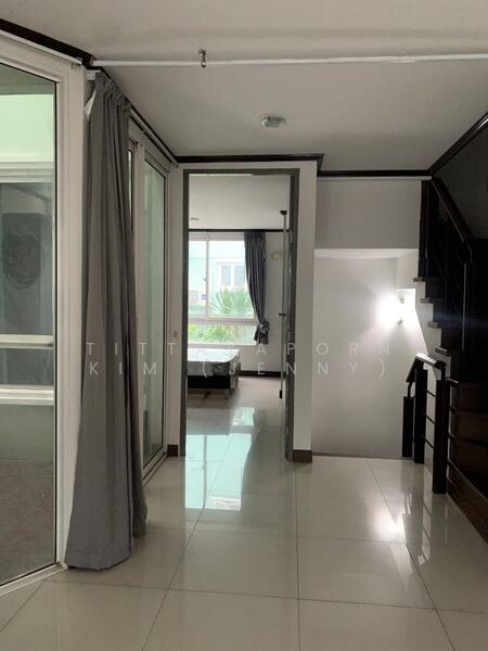 For Rent - ให้เช่า ทาวน์โฮม รีโนเวทใหม่ 3 ชั้น 4 ห้องนอน 4 ห้องน้ำติดกับโรงเรียนนานาชาติ รีเจ้นทฺ์ และ SISB, Bangkok