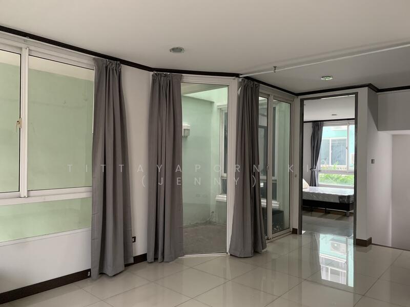 For Rent - ให้เช่า ทาวน์โฮม รีโนเวทใหม่ 3 ชั้น 4 ห้องนอน 4 ห้องน้ำติดกับโรงเรียนนานาชาติ รีเจ้นทฺ์ และ SISB, Bangkok