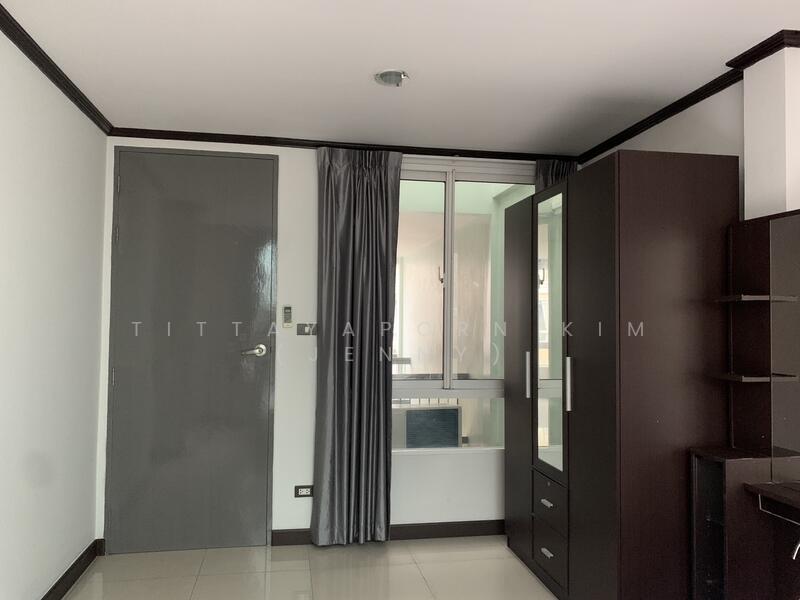 For Rent - ให้เช่า ทาวน์โฮม รีโนเวทใหม่ 3 ชั้น 4 ห้องนอน 4 ห้องน้ำติดกับโรงเรียนนานาชาติ รีเจ้นทฺ์ และ SISB, Bangkok