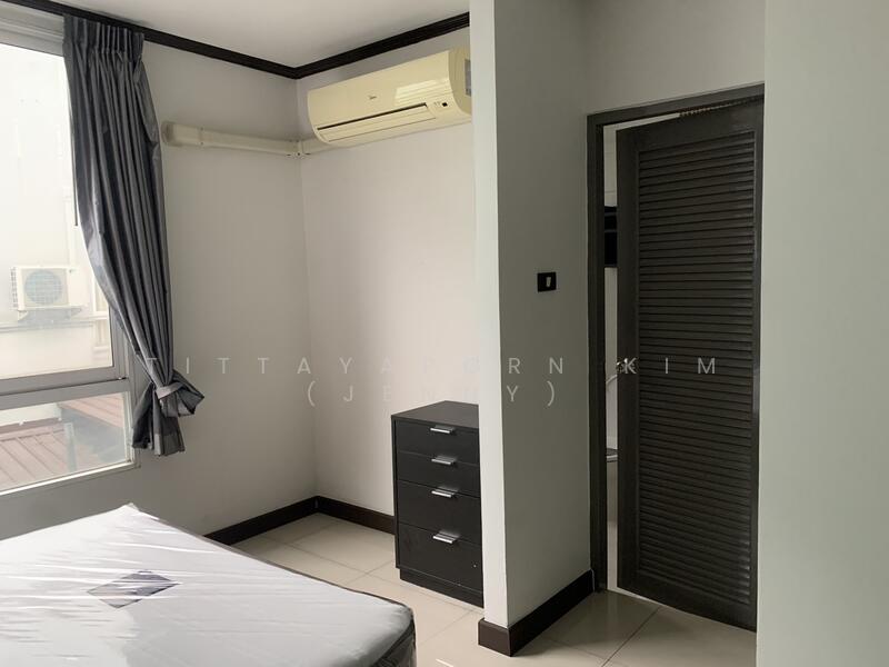 For Rent - ให้เช่า ทาวน์โฮม รีโนเวทใหม่ 3 ชั้น 4 ห้องนอน 4 ห้องน้ำติดกับโรงเรียนนานาชาติ รีเจ้นทฺ์ และ SISB, Bangkok