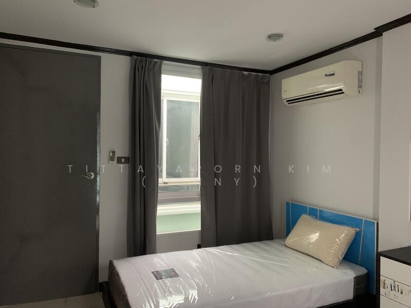 For Rent - ให้เช่า ทาวน์โฮม รีโนเวทใหม่ 3 ชั้น 4 ห้องนอน 4 ห้องน้ำติดกับโรงเรียนนานาชาติ รีเจ้นทฺ์ และ SISB, Bangkok