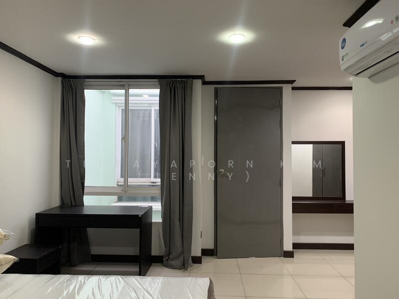 For Rent - ให้เช่า ทาวน์โฮม รีโนเวทใหม่ 3 ชั้น 4 ห้องนอน 4 ห้องน้ำติดกับโรงเรียนนานาชาติ รีเจ้นทฺ์ และ SISB, Bangkok