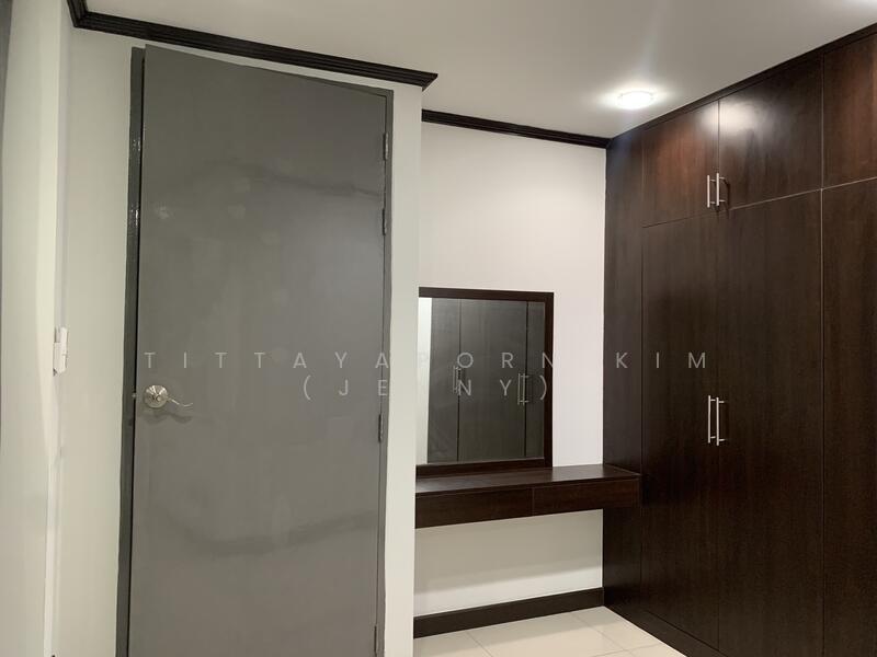 For Rent - ให้เช่า ทาวน์โฮม รีโนเวทใหม่ 3 ชั้น 4 ห้องนอน 4 ห้องน้ำติดกับโรงเรียนนานาชาติ รีเจ้นทฺ์ และ SISB, Bangkok