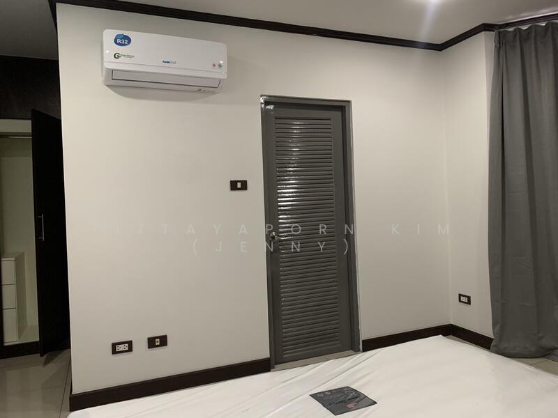 For Rent - ให้เช่า ทาวน์โฮม รีโนเวทใหม่ 3 ชั้น 4 ห้องนอน 4 ห้องน้ำติดกับโรงเรียนนานาชาติ รีเจ้นทฺ์ และ SISB, Bangkok