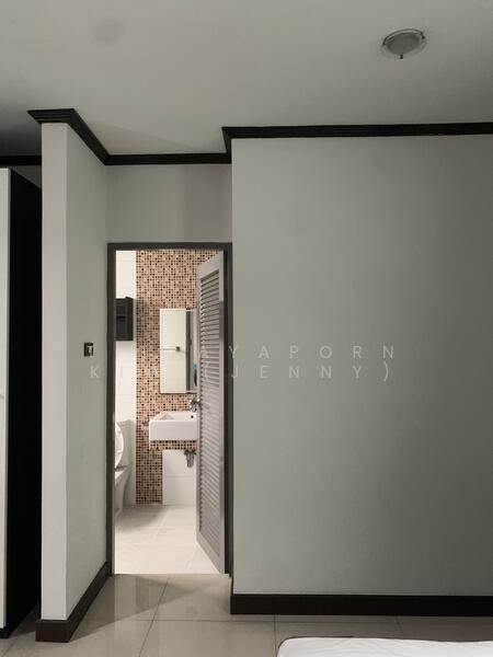 For Rent - ให้เช่า ทาวน์โฮม รีโนเวทใหม่ 3 ชั้น 4 ห้องนอน 4 ห้องน้ำติดกับโรงเรียนนานาชาติ รีเจ้นทฺ์ และ SISB, Bangkok