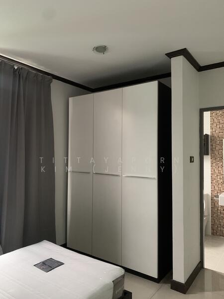 For Rent - ให้เช่า ทาวน์โฮม รีโนเวทใหม่ 3 ชั้น 4 ห้องนอน 4 ห้องน้ำติดกับโรงเรียนนานาชาติ รีเจ้นทฺ์ และ SISB, Bangkok