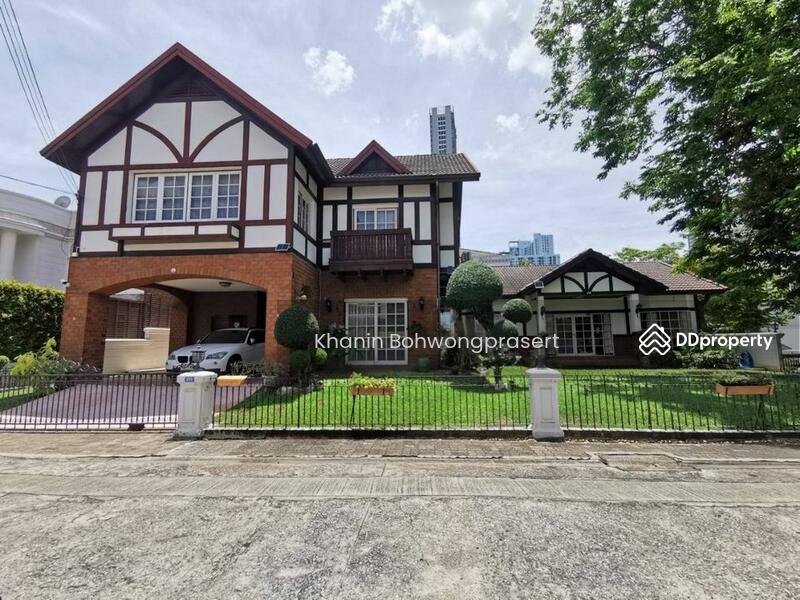 ขาย - 4-Br House near BTS On Nut, กรุงเทพ