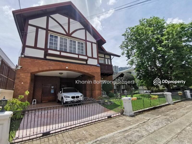 ขาย - 4-Br House near BTS On Nut, กรุงเทพ