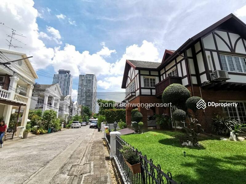 ขาย - 4-Br House near BTS On Nut, กรุงเทพ