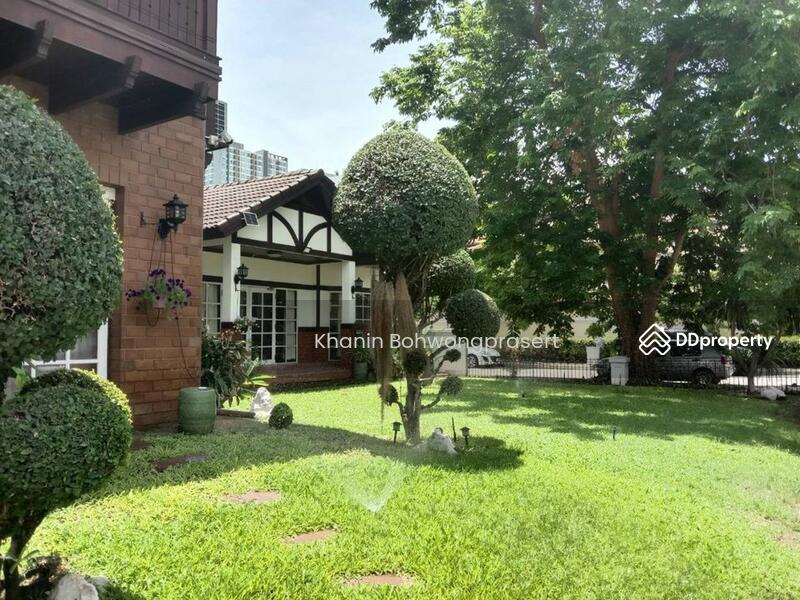ขาย - 4-Br House near BTS On Nut, กรุงเทพ
