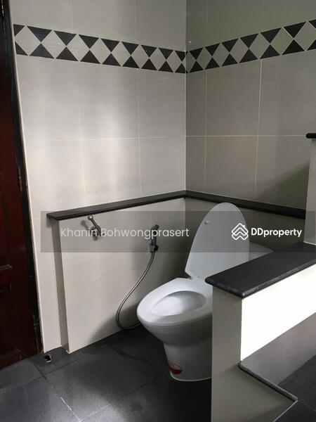 ขาย - 4-Br House near BTS On Nut, กรุงเทพ