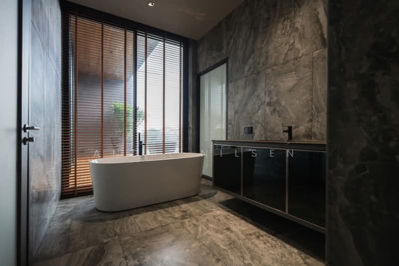 Nak Niwat 20 Alley, Bangkok, Lat Phrao, Lat Phrao, Bangkok, 5 Bedrooms, 1,500 sqm, Single Detached House For Sale, by MISA KWANNIN, 60071177 - DDproperty.com