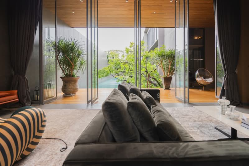 Nak Niwat 20 Alley, Bangkok, Lat Phrao, Lat Phrao, Bangkok, 5 Bedrooms, 1,500 sqm, Single Detached House For Sale, by MISA KWANNIN, 60071177 - DDproperty.com